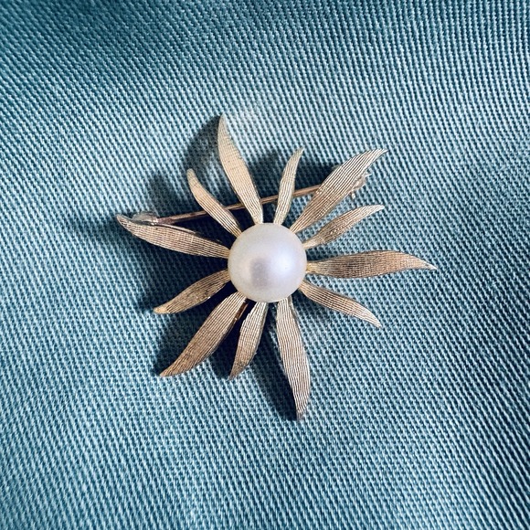 14K Gold Vintage Brooch Pearl Flower Floral Pin Sunburst 1" MCM - Picture 9 of 9